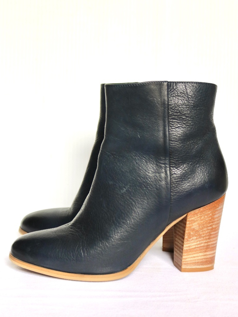 GINO ROSSI Navy Leather Ankle Heeled Boots Women's Size 38 Rounded Toe Fall